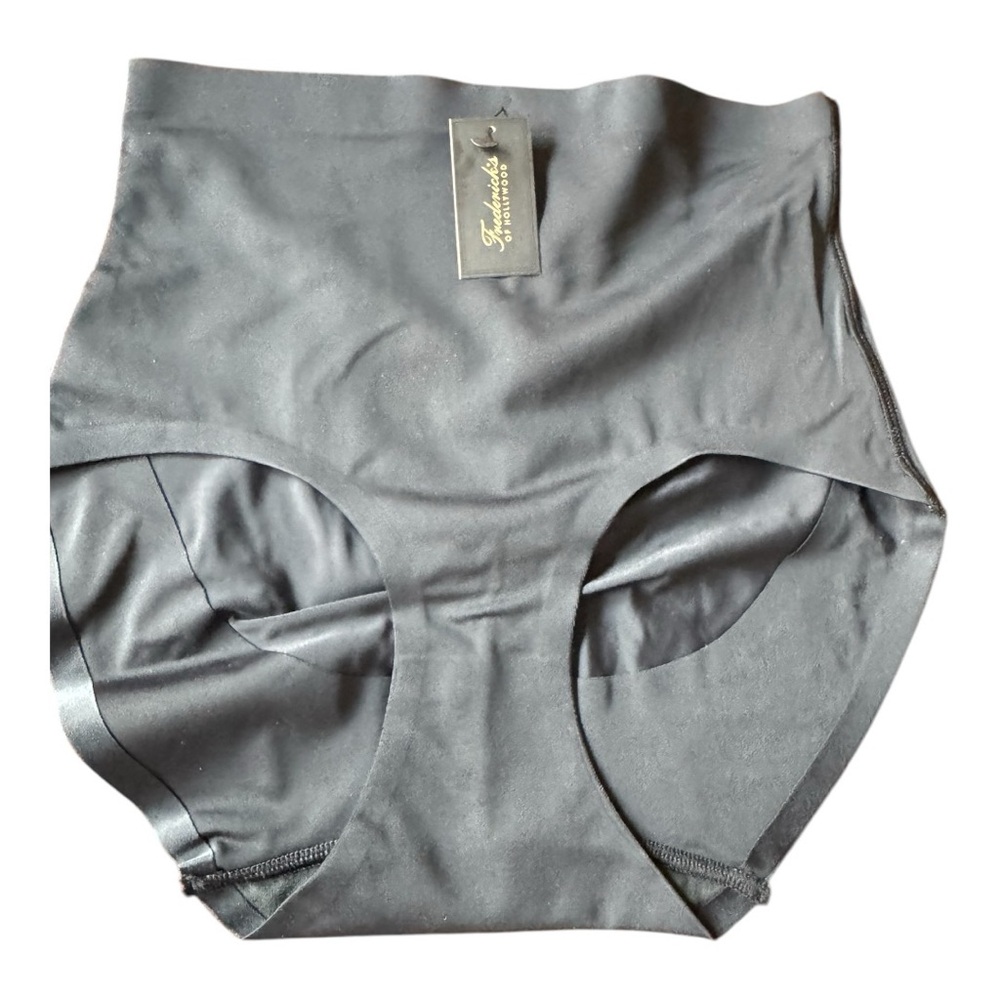 NWT M smoothing & sculpting panty—Frederick’s of Hollywood